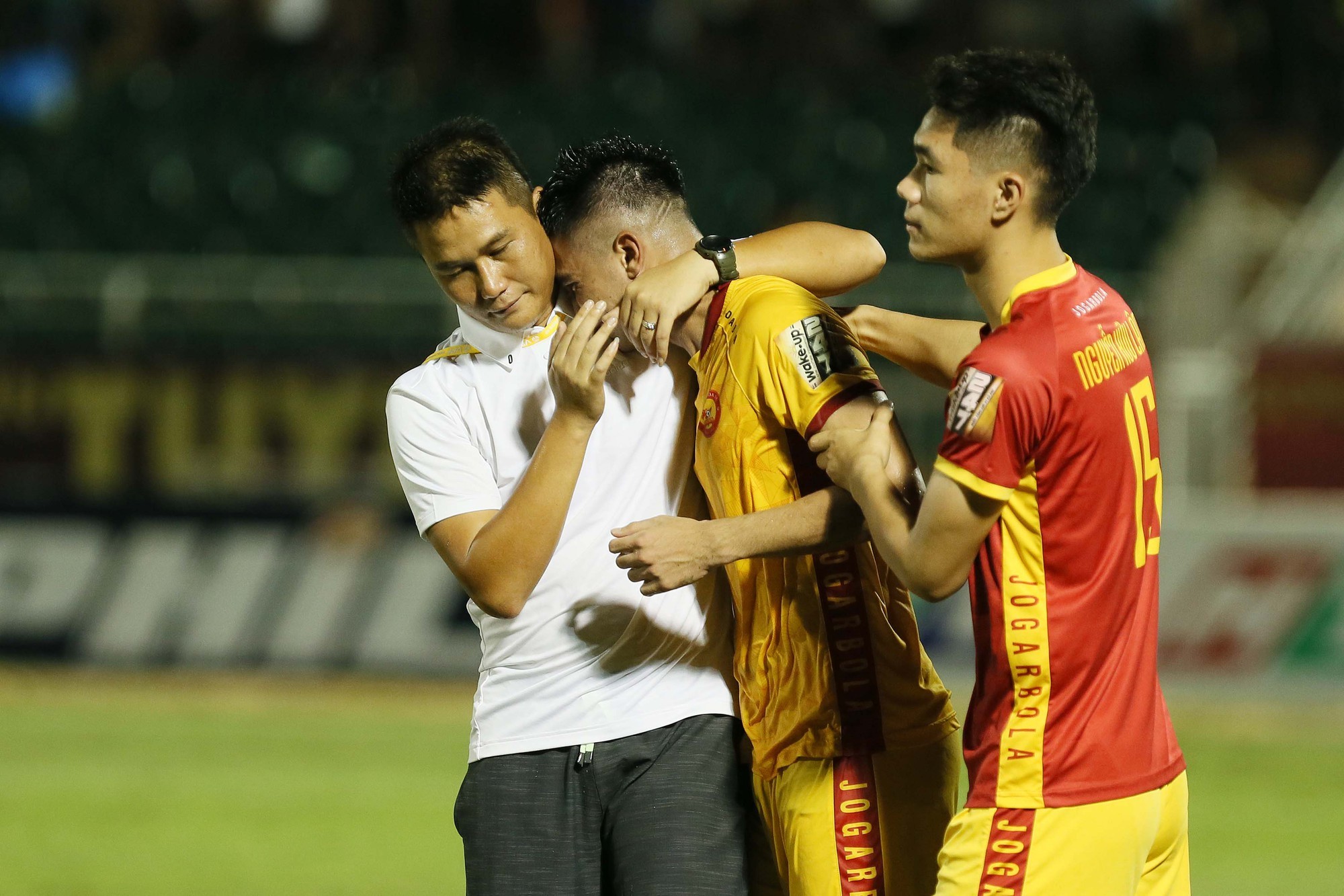 Vòng cuối V-League 2019: Vừa đá vừa nối mạng - Bóng Đá