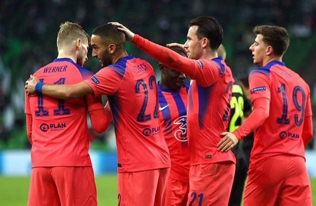 Thiago Silva watches Chelsea beat Krasnodar from home in leg recovery trousers… after family bowling trip on day off - Bóng Đá