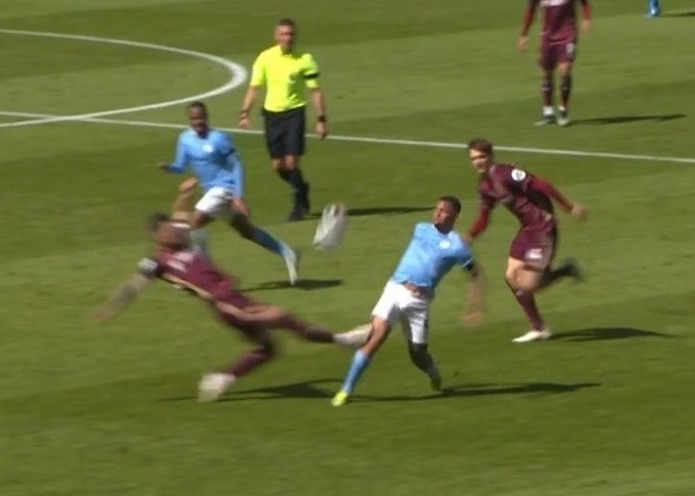 Cooper sent off after challenge with Gabriel Jesus - Bóng Đá