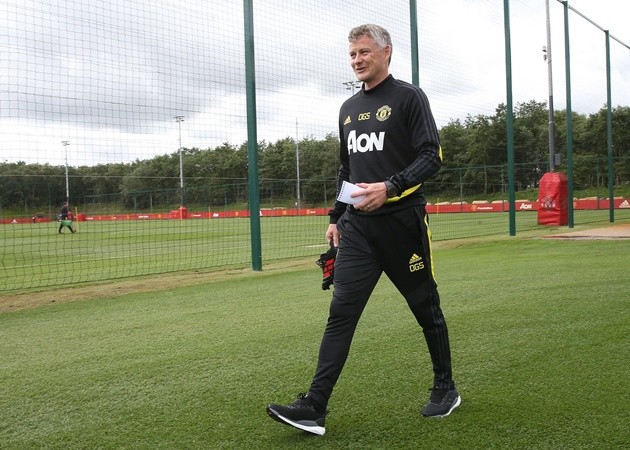 Ferdinand: 'Chelsea mua sắm như đổ nước cho vịt uống. M.U quá nản' - Bóng Đá