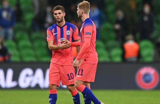 Thiago Silva watches Chelsea beat Krasnodar from home in leg recovery trousers… after family bowling trip on day off - Bóng Đá