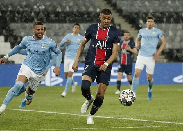 Lộ hình ảnh về Mbappe, PSG 'sợ hãi' hành quân đến Manchester - Bóng Đá