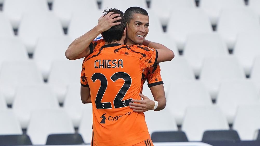 Trở lại có ngay cú đúp, Ronaldo một tay giúp Juve thắng giòn giã - Bóng Đá