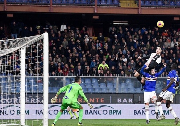  Cristiano Ronaldo’s ten best goals that stunned the world after Juventus star’s astonishing header against Sampdoria - Bóng Đá