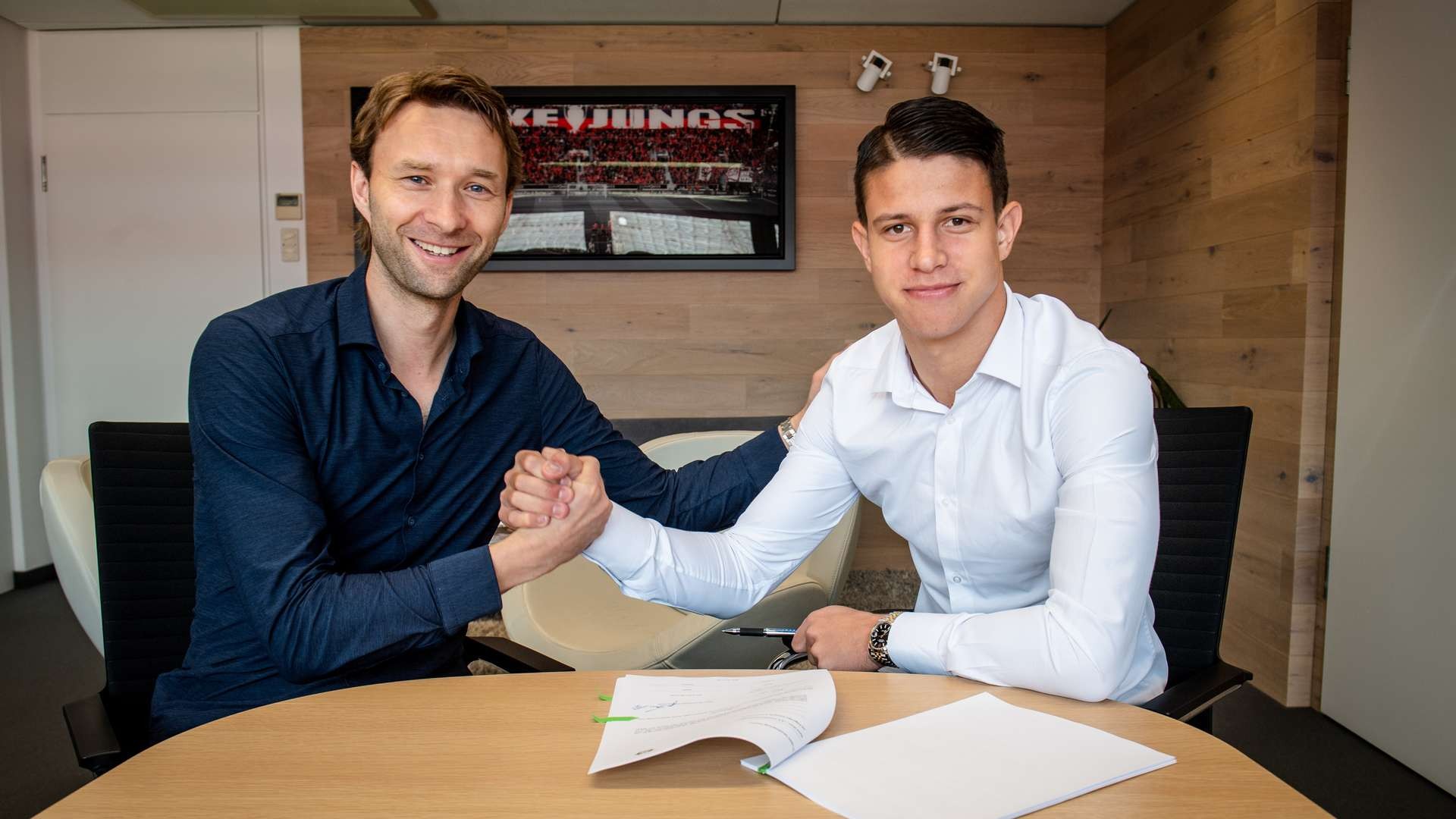 CHÍNH THỨC: Arsenal mất tiền đạo trong danh sách rút gọn - Bóng Đá