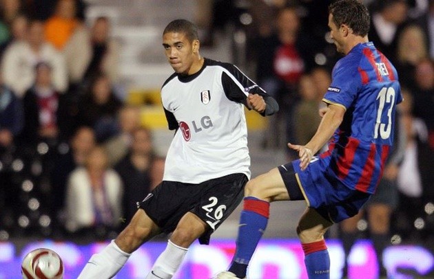 Chris Smalling reveals how Sir Alex Ferguson convinced him to choose Man Utd over Arsenal - Bóng Đá