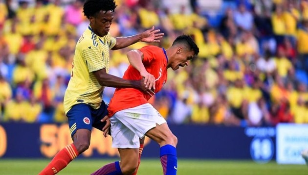 Khiến Sanchez chấn thương, Juan Cuadrado được bảo vệ - Bóng Đá