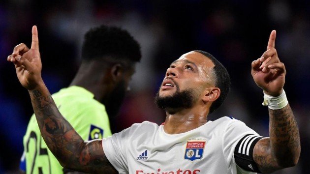 Lyon president Aulas: Bartomeu told me that Barcelona can't afford to make an offer for Depay - Bóng Đá