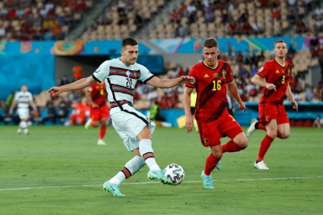 Man Utd want significant fee for Diogo Dalot as AC Milan eye 'loan with option to buy' - Bóng Đá