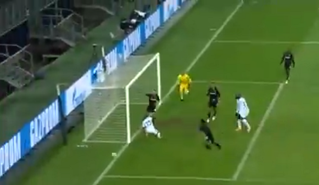 Cận cảnh pha bỏ lỡ khó tin của Ashley Young khiến Inter suýt ôm hận - Bóng Đá