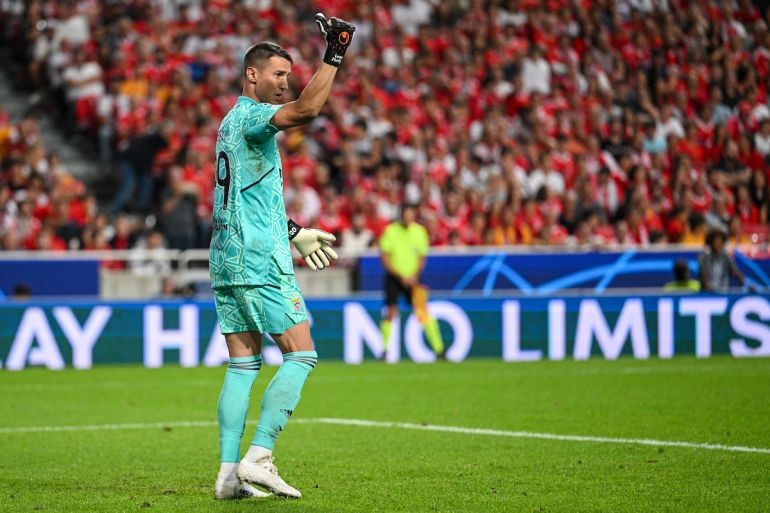 Manchester United identify Vlachodimos as potential De Gea replacement - Bóng Đá