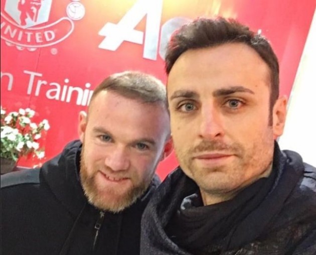 Dimitar Berbatov recalls Man Utd dressing room reaction to Wayne Rooney transfer request - Bóng Đá