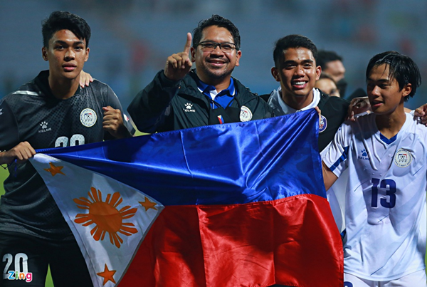Cầu thủ Philippines năn nỉ Văn Đô bớt nóng - Bóng Đá