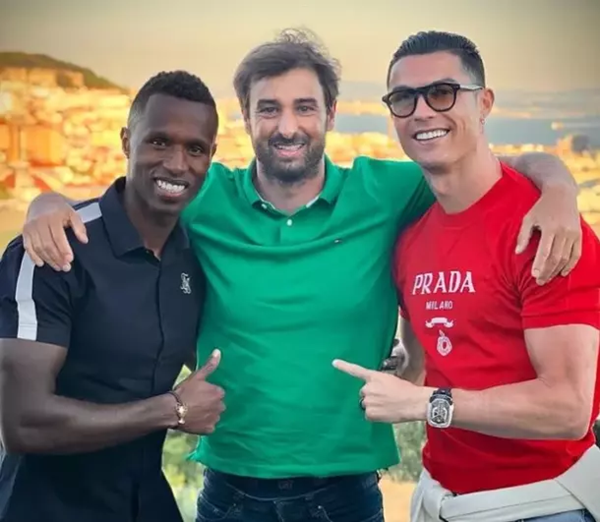 Ronaldo khoe body bên bạn gái, chờ gặp Erik ten Hag chốt MU - Bóng Đá