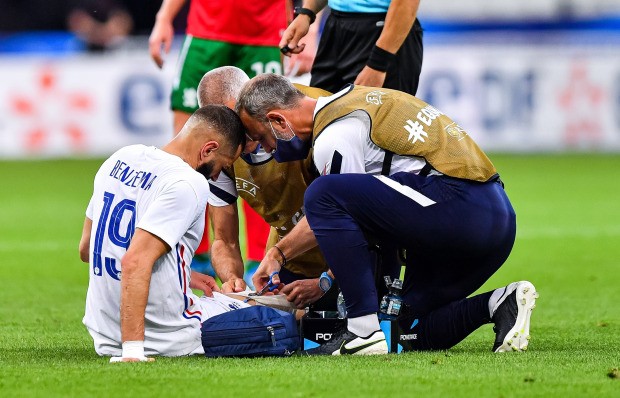 France suffer huge Karim Benzema injury scare as recalled Real Madrid striker forced off one week before Germany opener - Bóng Đá