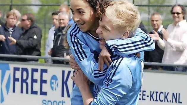 6 đồng đội chọn áo 34 vì Nouri - Bóng Đá