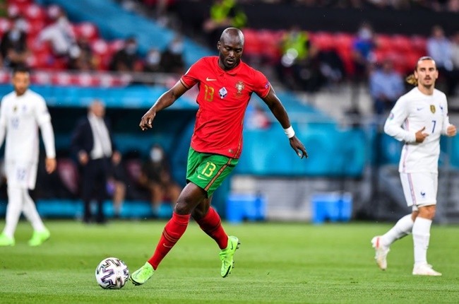 Loại bỏ Kante, xâu kim Pogba, anh là ai? - Bóng Đá