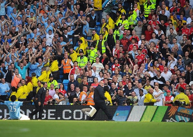 10 pha ăn mừng gây tranh cãi nhất thế giới: Suarez có mặt; Chính trị can thiệp - Bóng Đá