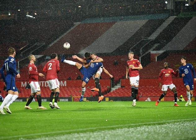 10 hình ảnh ấn tượng ở vòng 6 EPL: Maguire 'đấu vật'; Siêu phẩm Rooney tái hiện - Bóng Đá