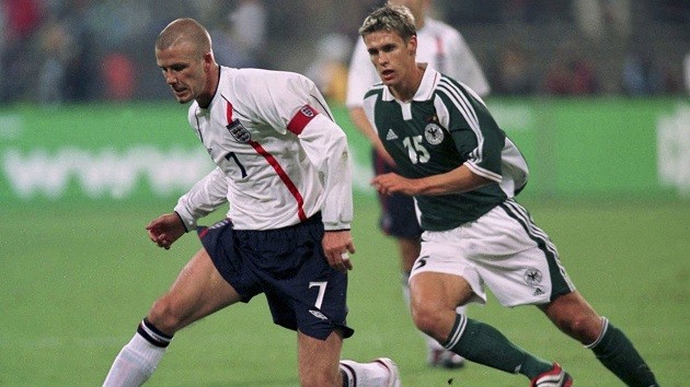 GÓC LIÊN TƯỞNG: “THAY ĐỒ ĐỔI VẬN” – BÍ THUẬT CỦA BECKHAM 2001 VÀ QUANG HẢI 2019 - Bóng Đá