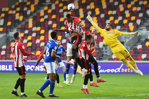 Arsenal line up transfer of Brentford goalkeeper David Raya amid Bernd Leno exit links - Bóng Đá