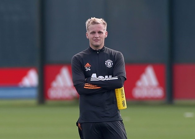 Dự bị ở Man Utd, Van de Beek bị đồng nghiệp nữ 'troll' cực gắt - Bóng Đá