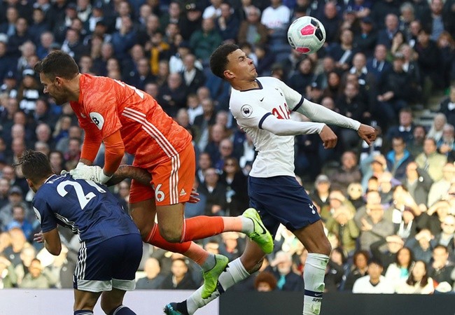 5 biggest mistakes VAR has made in Premier League so far this season - Bóng Đá