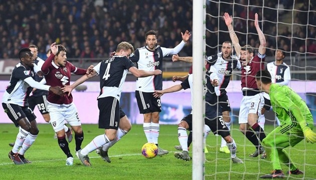 Andrea Belotti cho rằng De Ligt xứng đáng bị phạt vì để bóng chạm tay - Bóng Đá