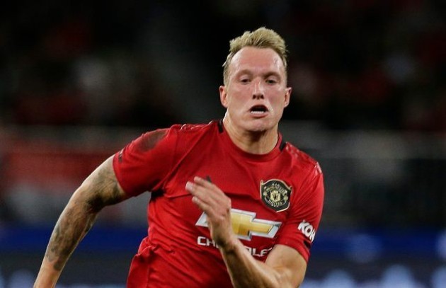 Newcastle plan to chase Phil Jones and Chris Smalling  - Bóng Đá