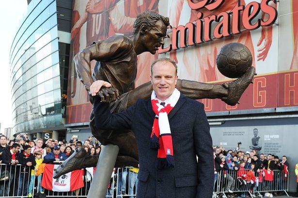 Dennis Bergkamp lần thứ hai được dựng tượng - Bóng Đá