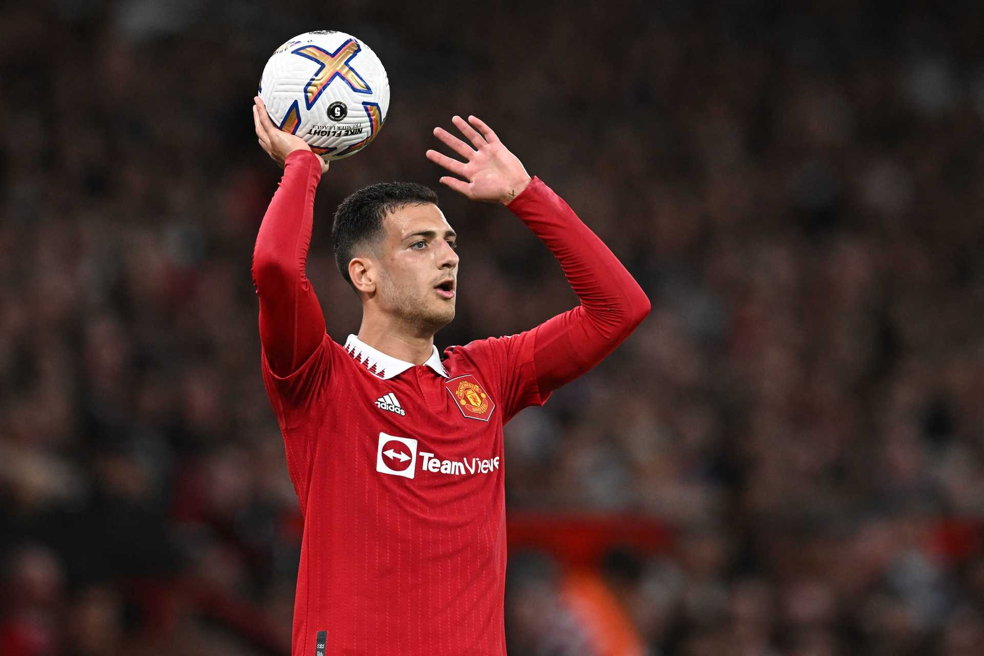 Hạ Everton, Man Utd đã biết tầm quan trọng của Raphael Vrane - Bóng Đá