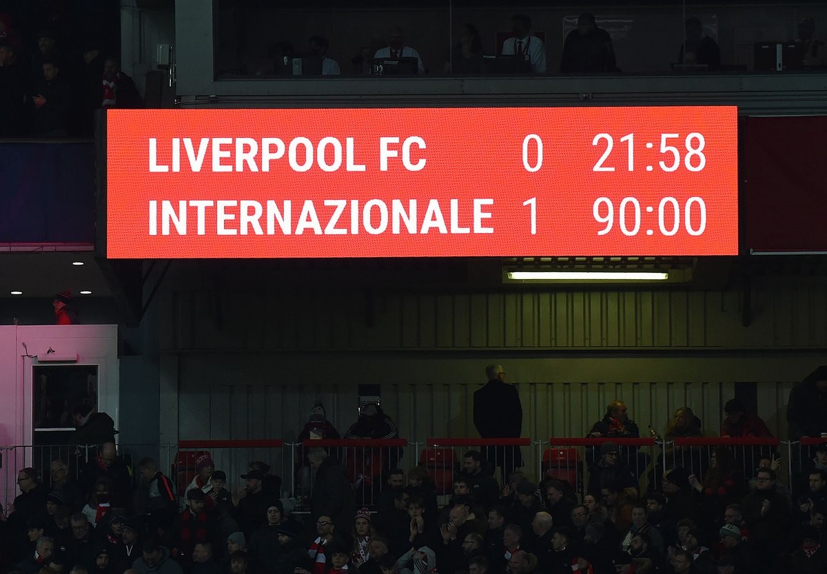 Những chiếc thẻ đỏ chôn vùi giấc mơ của Inter Milan - Bóng Đá