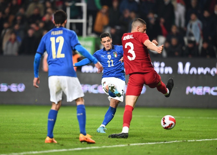 Donnarumma mắc sai lầm trong chiến thắng của tuyển Italy - Bóng Đá