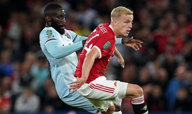 Donny van de Beek: Manchester United fans demand more after West Ham defeat - Bóng Đá