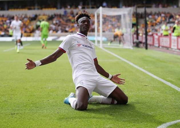 Abraham would 'fit the bill' at Arsenal but Winterburn warns against Lacazette sale - Bóng Đá