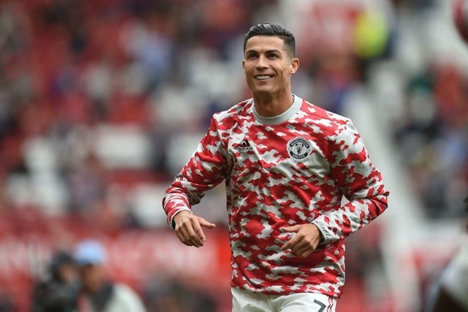 Ronaldo lập cú đúp, Sir Alex phản ứng tuyệt vời trên khán đài - Bóng Đá