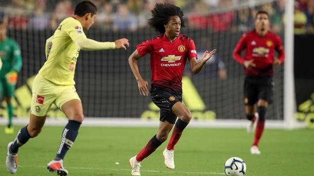 Tahith Chong ghi bànd - Bóng Đá