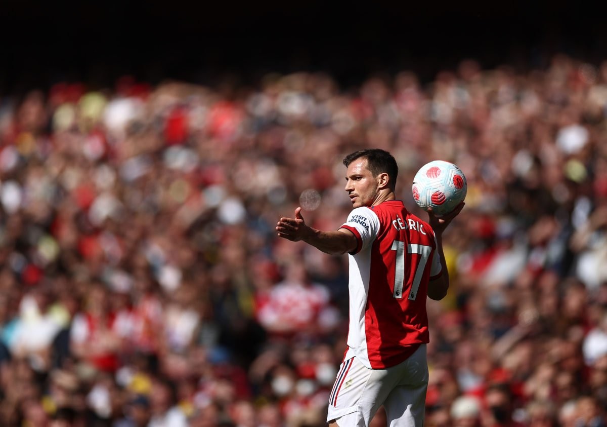 Hậu vệ Arsenal dính chấn thương mới - Bóng Đá