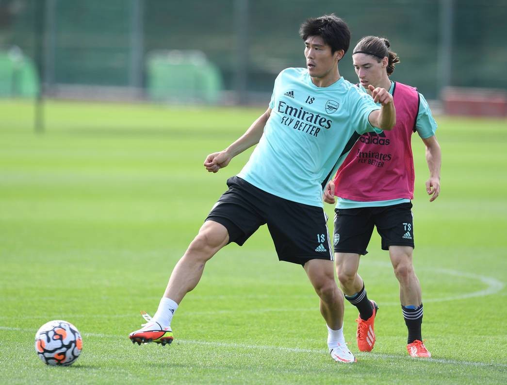 Cú hích lớn xuất hiện, tân binh đầy mạnh mẽ trên sân tập Arsenal - Bóng Đá