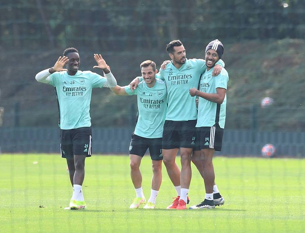 Cú hích lớn xuất hiện, tân binh đầy mạnh mẽ trên sân tập Arsenal - Bóng Đá