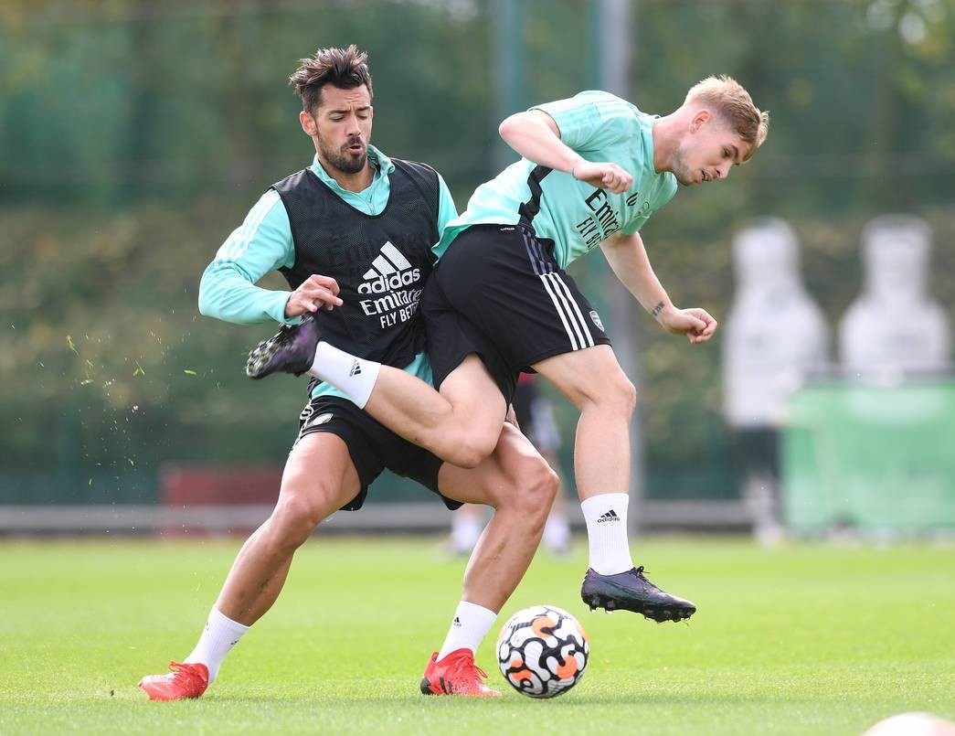 Bầu không khí tuyệt vời trên sân tập, tân binh Arsenal cười tươi rói - Bóng Đá