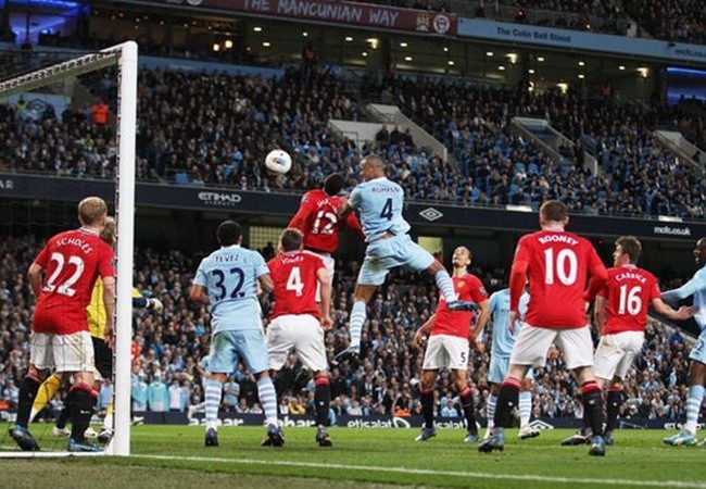 10 hình ảnh 'bùng nổ' derby Manchester: Tượng đài Rooney; 'Why Always Me?' - Bóng Đá