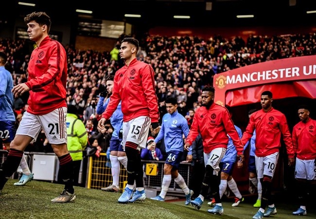 10 hình ảnh đẹp nhất vòng 12 EPL: 'Pháo đài' Anfield; Quỷ đỏ hồi sinh - Bóng Đá