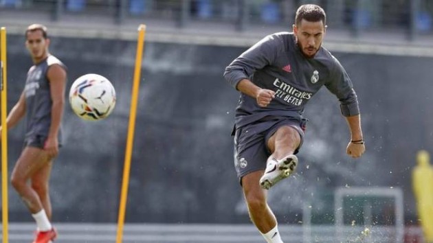 Hazard named in squad to travel to Monchengladbach - Bóng Đá