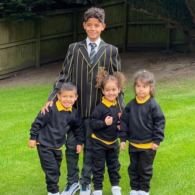 Cristiano Ronaldo Jnr before his first day at school in Manchester. Hình tròn màu đỏ - Bóng Đá