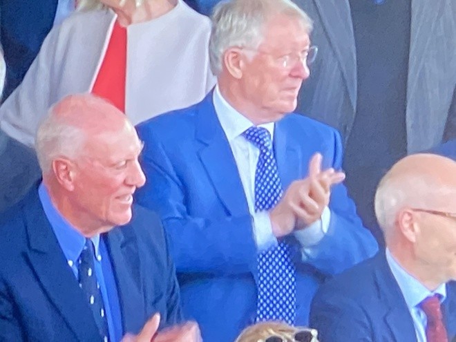 Ronaldo lập cú đúp, Sir Alex phản ứng tuyệt vời trên khán đài - Bóng Đá