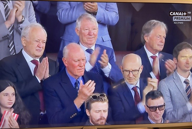 Ronaldo lập cú đúp, Sir Alex phản ứng tuyệt vời trên khán đài - Bóng Đá