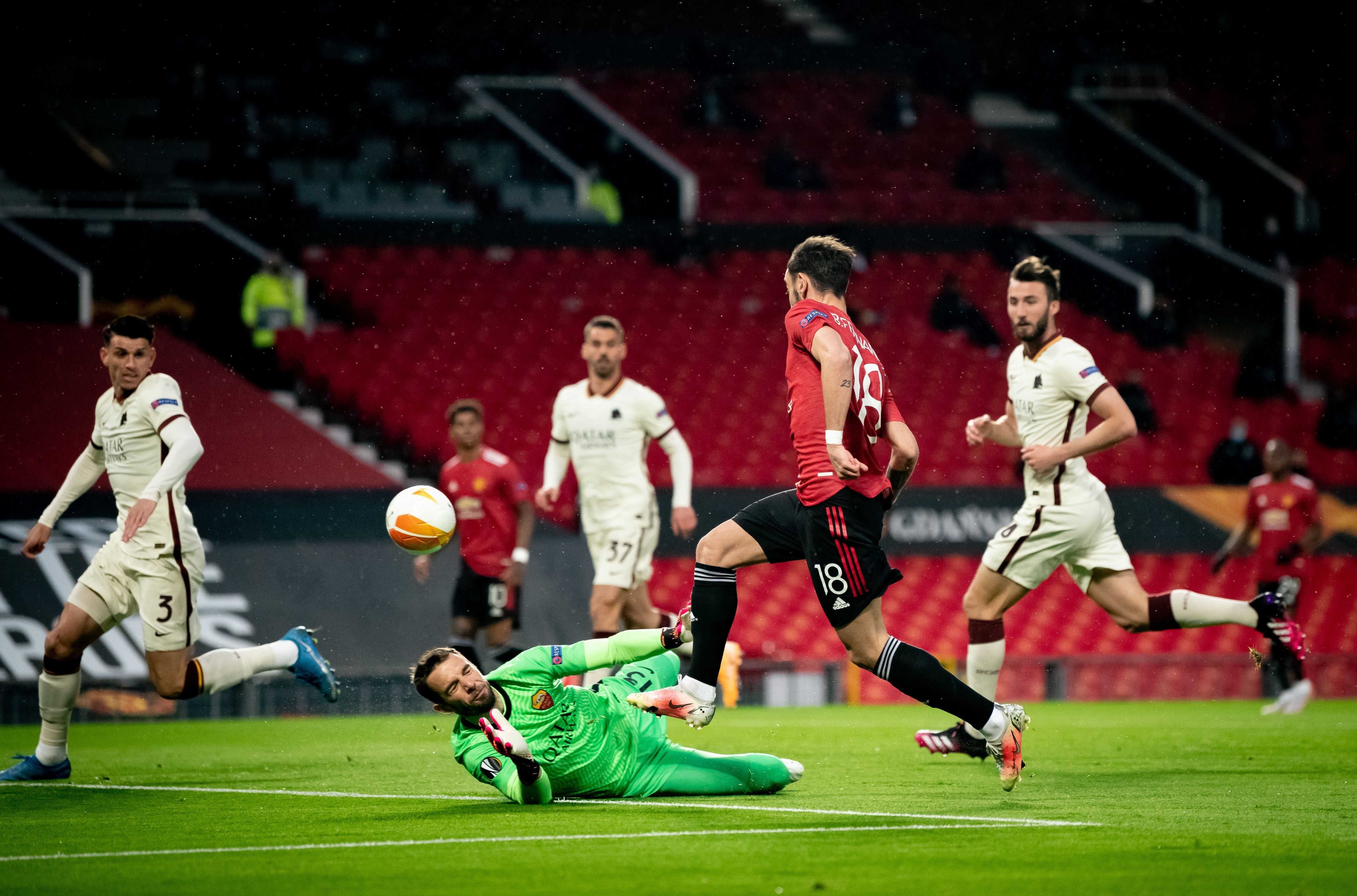 Hừng hực khí thế trên sân tập, Man Utd sẵn sàng đả bại Liverpool - Bóng Đá