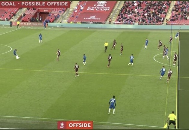 Leicester fans celebrate in pub as VAR comes to rescue and disallows Ben Chilwell’s dramatic late equaliser - Bóng Đá