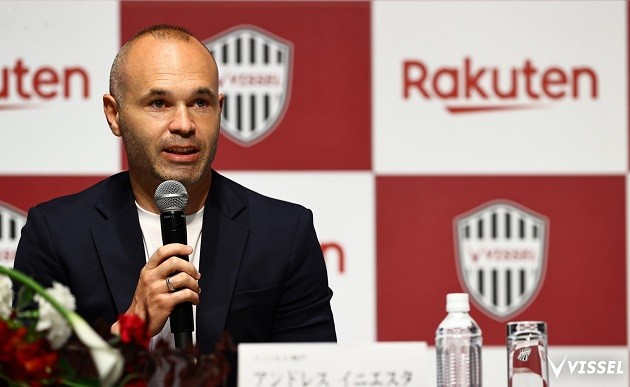 Ex-Barcelona star Iniesta signs two-year contract extension at Vissel Kobe - Bóng Đá